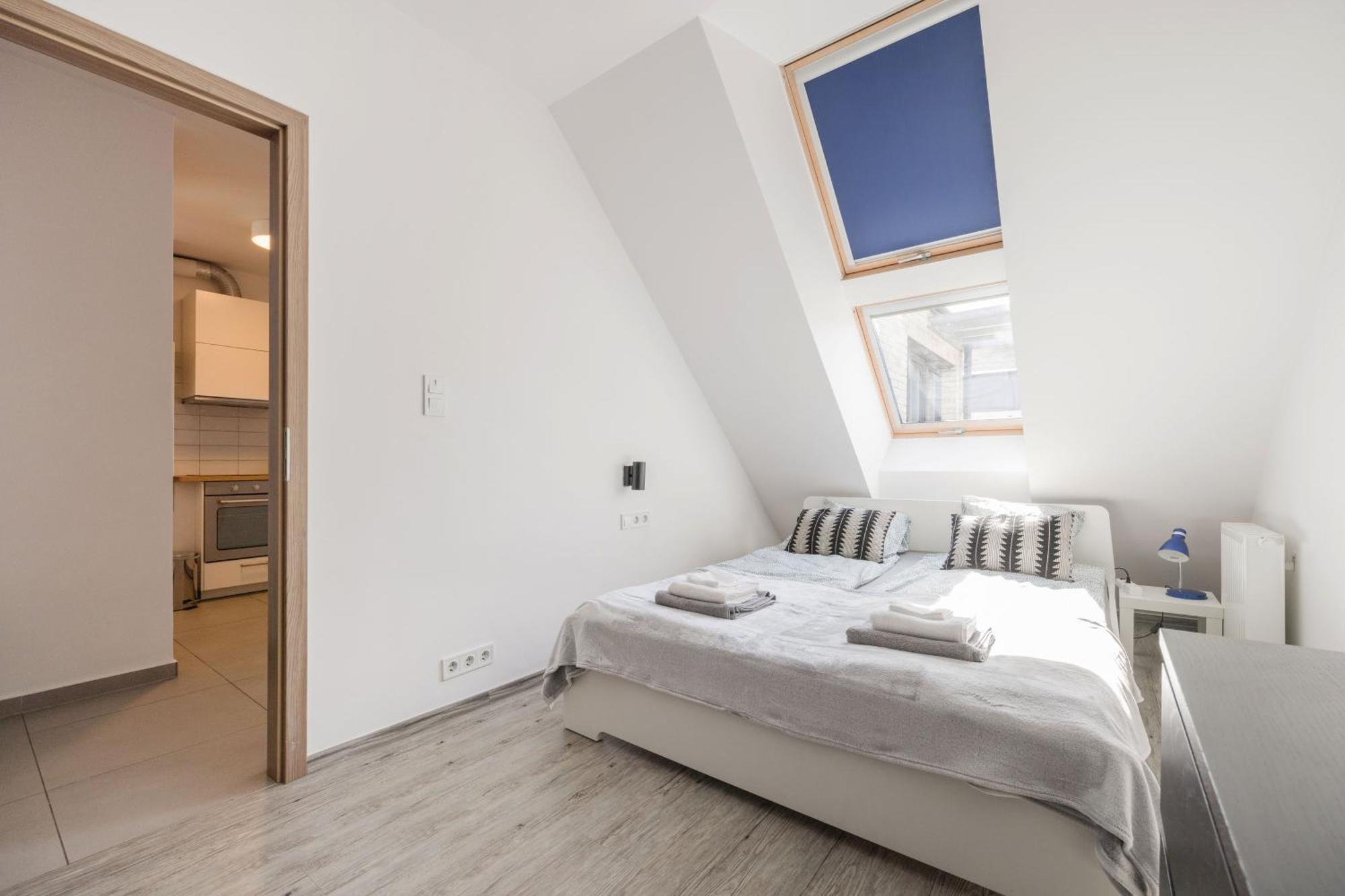 Bright Top Floor Home With Parking Budapest Ngoại thất bức ảnh