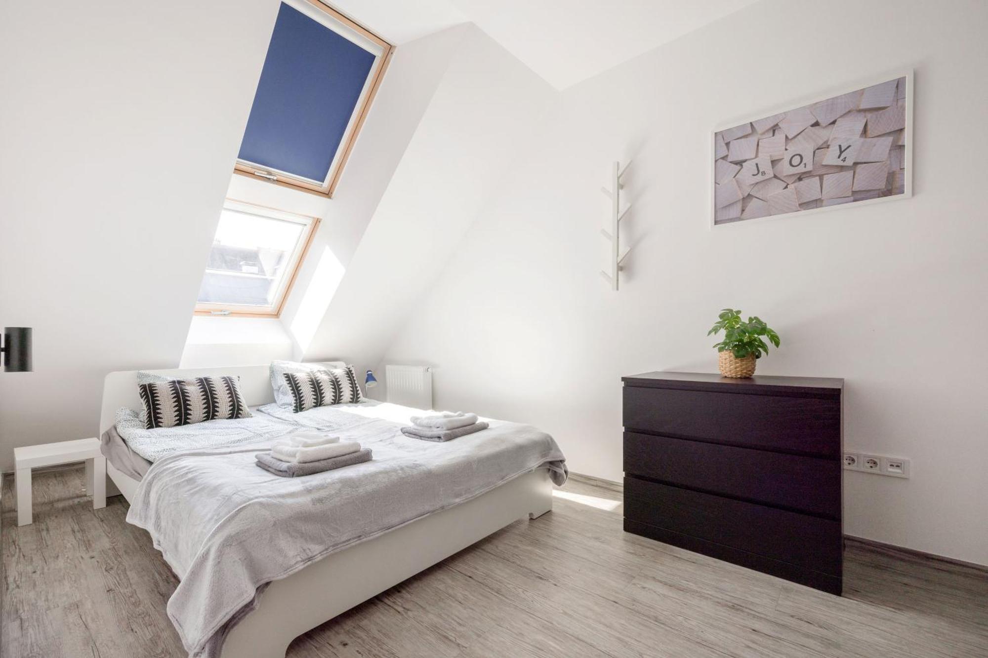 Bright Top Floor Home With Parking Budapest Ngoại thất bức ảnh